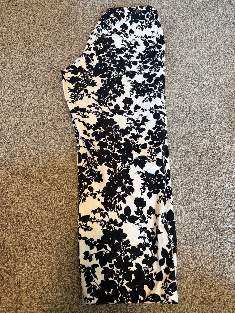 GAP Black and White Floral Stretch Tee